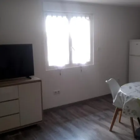 アパート 51 Chez Patricia La Neuville-aux-Bois